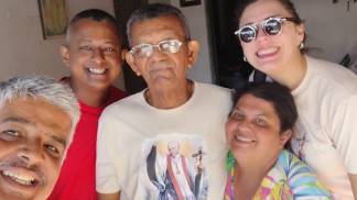 Com os filhos Rosângela e Daniel em sua recebendo os missionários